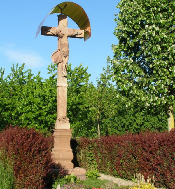 Zusammengesetzt und wieder aufgestellt: Wolfentaler Kreuz ist Denkmal des Monats Oktober 2021