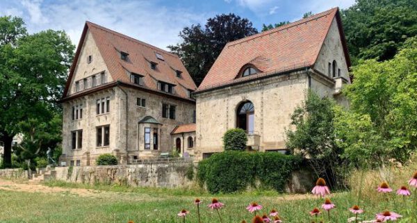 Wohnungen und Büro statt Institutsräume: Villa Zundel in Tübingen ist Denkmal der Monate August und September 2022