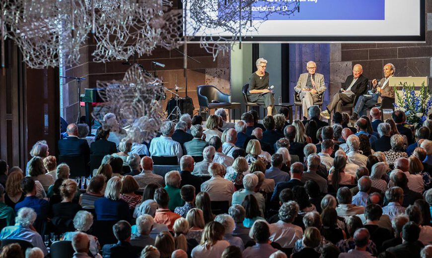 Foto der Veranstaltung der Denkmalstiftung BW im neuen Schloss in Stuttgart mit vielen Gästen