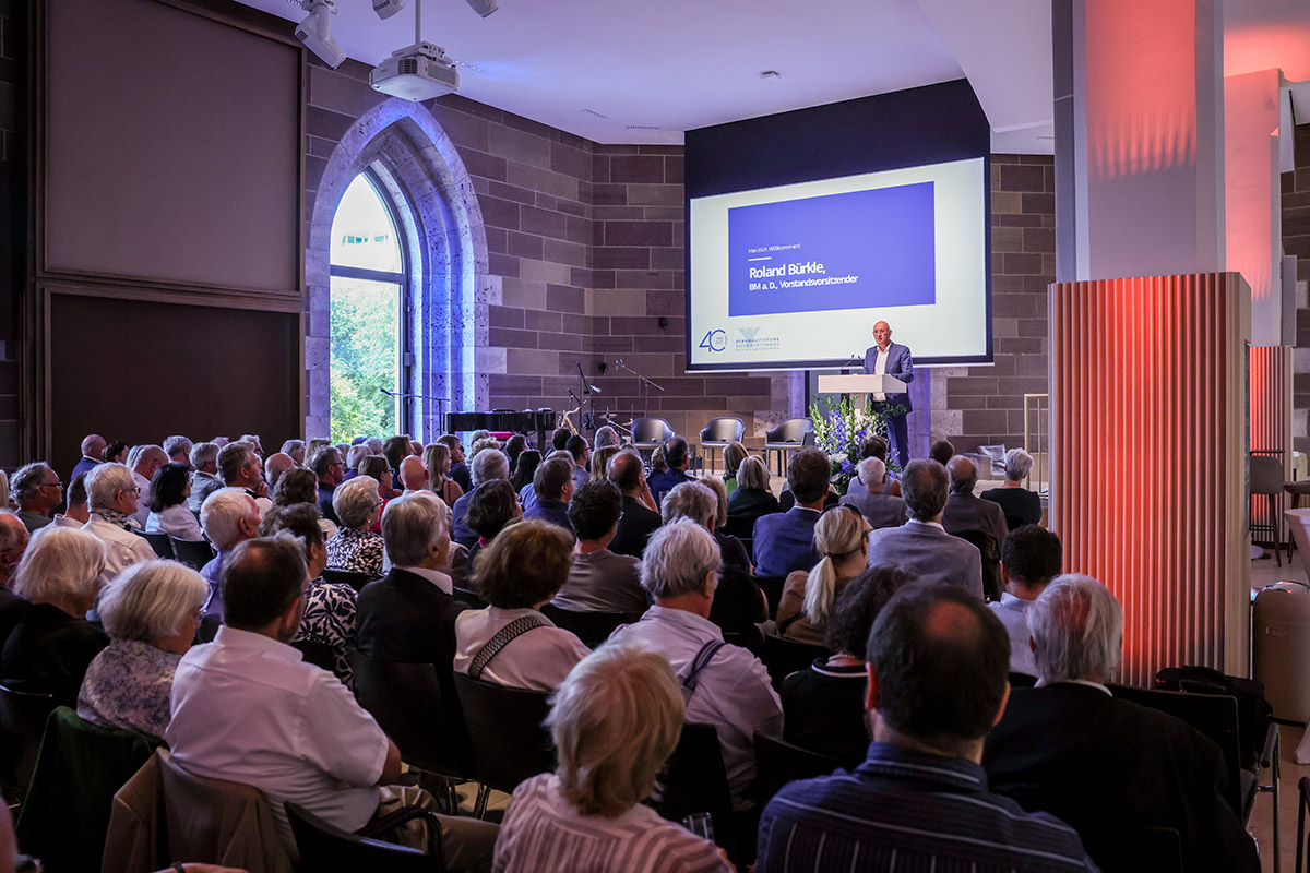 Foto der Veranstaltung der Denkmalstiftung BW im neuen Schloss in Stuttgart mit vielen Gästen