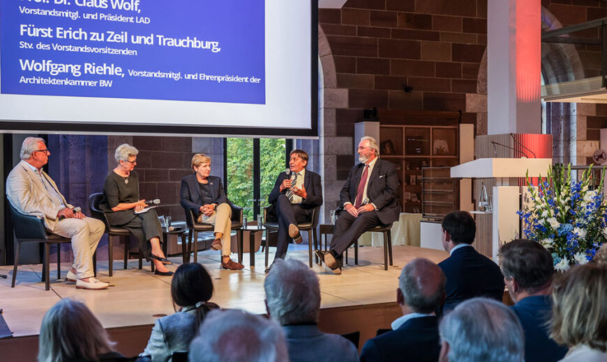 Foto der Veranstaltung der Denkmalstiftung BW im neuen Schloss in Stuttgart mit vielen Gästen