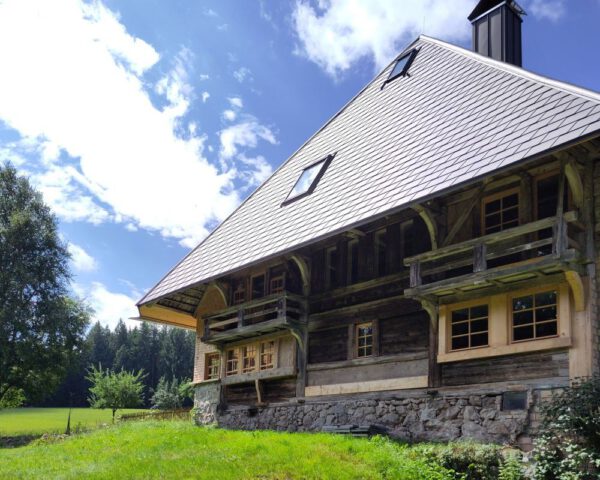 Neues Leben unter einem Schwarzwalddach: Frevlethof bei Schonach ist Denkmal des Monats Oktober 2025